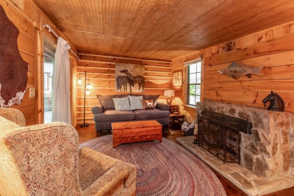 Family Friendly "Bunkhouse" - Log Cabin Rentals near Brevard NC