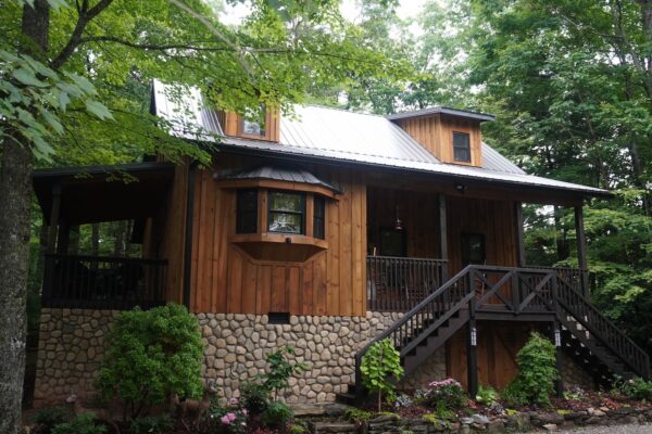 Gorgeous "Deer Lodge" - Brevard NC Cabin Rentals With Hot Tub